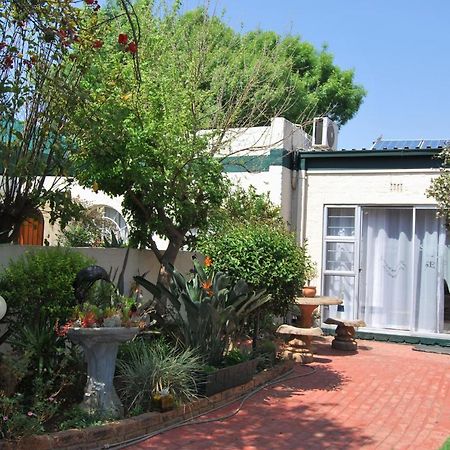 Sleep Eezy Cottages Benoni Exterior photo